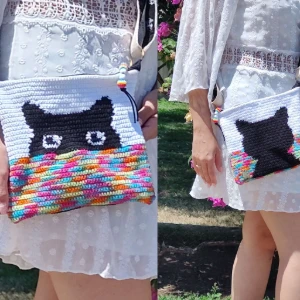 Bolsa transversal de crochê com gato colorido