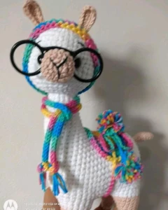 Amigurumi Lhama em Crochê com cachecol em Icord e pompom - Artesanato e Personalizados