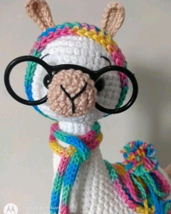 Amigurumi Lhama em Crochê com cachecol em Icord e pompom - Artesanato e Personalizados