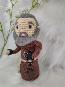 Padre Pio em crochê Amigurumi - Artesanato e Personalizados