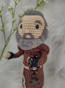 Padre Pio em crochê Amigurumi - Artesanato e Personalizados