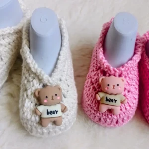 Sapatinho de Crochê com Ursinho para Bebê - Artesanato e Personalizados