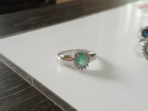 Anel feminino com esmeralda extra natural. - Artesanato e Personalizados
