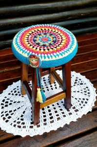 Capa para Banqueta Mandala Multicolorida em Crochê - Artesanato e Personalizados