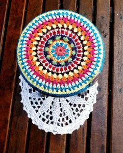 Capa para Banqueta Mandala Multicolorida em Crochê - Artesanato e Personalizados