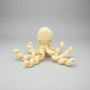 Polvo Pequeno Amarelo Amigurumi - Artesanato e Personalizados