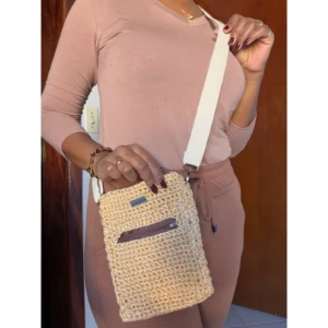 Bolsa de crochê transversal com alça regulável - Artesanato e Personalizados