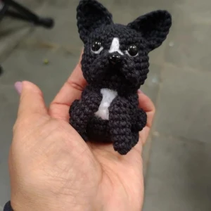 Mini Buldogue Francês - Amigurumi de Crochê - Artesanato e Personalizados