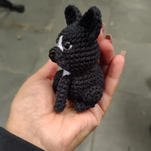 Mini Buldogue Francês - Amigurumi de Crochê - Artesanato e Personalizados