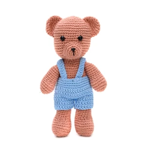 Urso de Jardineira em Amigurumi - Artesanato e Personalizados