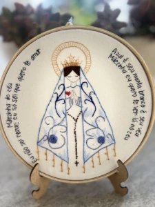 Mãezinha do Céu- bordado em bastidor - Artesanato e Personalizados