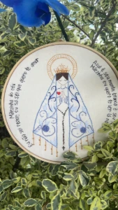 Mãezinha do Céu- bordado em bastidor - Artesanato e Personalizados