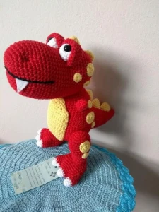 Amigurumi Dino T-Rex vermelho - Artesanato e Personalizados
