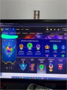 Conta League Of Legends Level 250 e 823 skins+ Plat 3 LOL