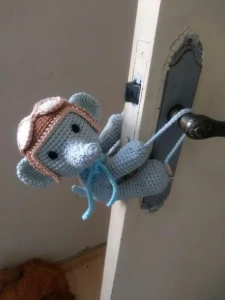 Segura Porta Mini Elefante em Amigurumi - Artesanato e Personalizados