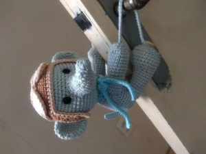 Segura Porta Mini Elefante em Amigurumi - Artesanato e Personalizados