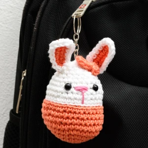 Chaveiro Coelho no Ovo Laranja - Artesanato e Personalizados