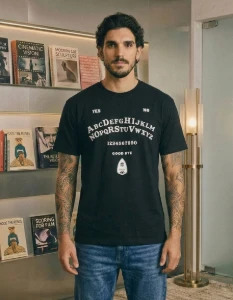 Camiseta Preta Ouija Board - Artesanato e Personalizados