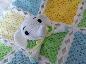 Naninha ou Manta do Apego em Crochê - Artesanato e Personalizados