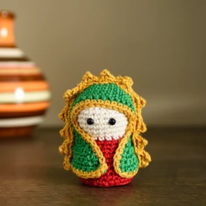 Mini Nossa Senhora de Guadalupe em amigurumi - Artesanato e Personalizados