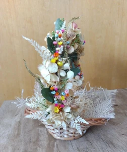 Cesta decorada com flores desidratadas - Artesanato e Personalizados