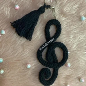 Chaveiro Clave de Sol Personalizada em Tricotin - Artesanato e Personalizados