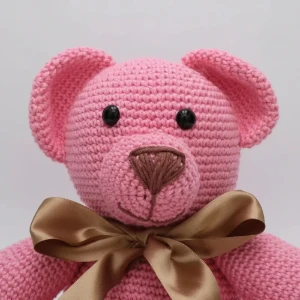 Urso Rosa Laço Dourado Amigurumi - Artesanato e Personalizados