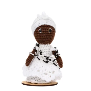 Preta Velha em Amigurumi - Artesanato e Personalizados