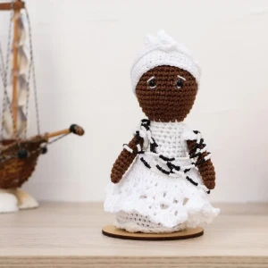 Preta Velha em Amigurumi - Artesanato e Personalizados