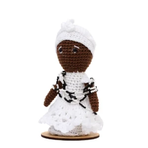 Preta Velha em Amigurumi - Artesanato e Personalizados