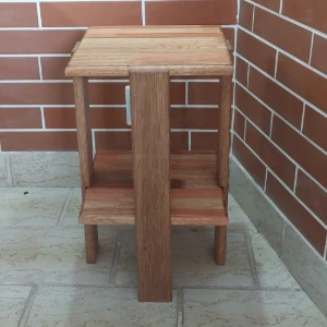 Mesa de canto em eucalipto e cedrinho com 2 tampos - Artesanato e Personalizados