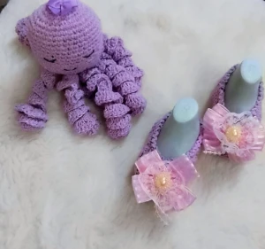Kit Sapatinho e Polvo Lilás com Flores