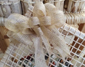 Laço de Juta (M) - Triplo Natural com Ouro - Artesanato e Personalizados