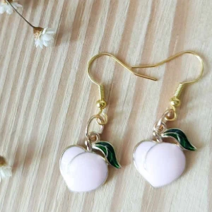 Brincos artesanais com gancho dourado - Artesanato e Personalizados