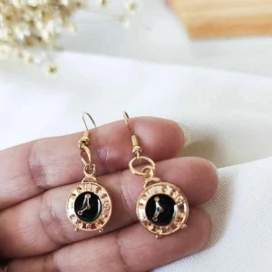 Brincos artesanais com gancho dourado - Artesanato e Personalizados