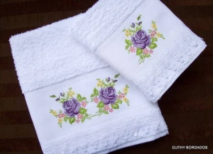 Jogo de Toalhas Floral com Guipir - Artesanato e Personalizados