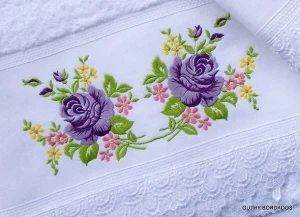 Jogo de Toalhas Floral com Guipir - Artesanato e Personalizados