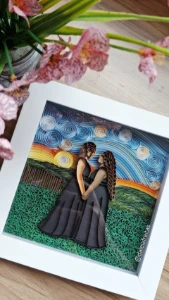 Quadro Casal com Fundo Realista em Quilling 15 x 15 cm