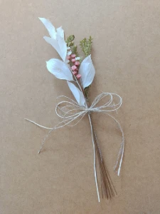 Ramo com flores desidratadas em tons de rosé - Artesanato e Personalizados