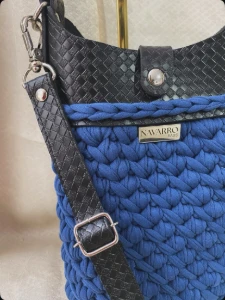 Bolsa Bag Serena Azul com Acabamento Preto - Artesanato e Personalizados