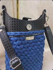 Bolsa Bag Serena Azul com Acabamento Preto - Artesanato e Personalizados