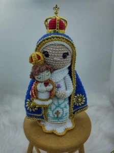 Nossa Senhora do Bom Parto em Crochê Amigurumi - Artesanato e Personalizados