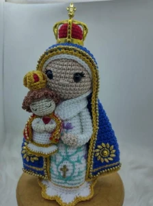 Nossa Senhora do Bom Parto em Crochê Amigurumi - Artesanato e Personalizados