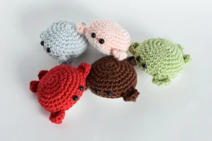 Coleção 5 Mini Baleias em Amigurumi - Artesanato e Personalizados