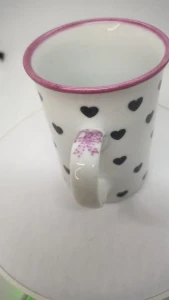 Caneca de Porcelana com Corações e Laço - 240 ml - Artesanato e Personalizados