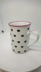 Caneca de Porcelana com Corações e Laço - 240 ml