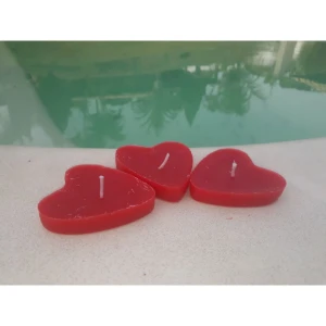 Kit 10 velas aromáticas vermelhas em formato de coração