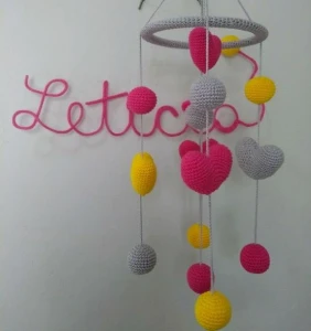 Mobile de Corações e Bolinhas em Crochê 3D - Artesanato e Personalizados