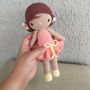 Boneca Amigurumi sob Encomenda