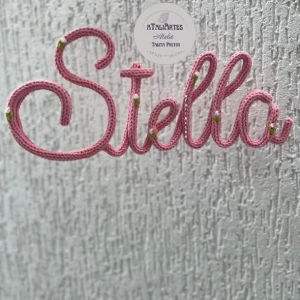 Porta Maternidade Nome com Bordado personalizado em tricotin - Artesanato e Personalizados